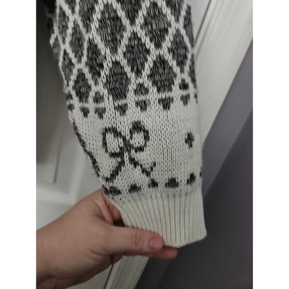 Floral Patterned Crew Neck Sweater - Picture 14 of 16